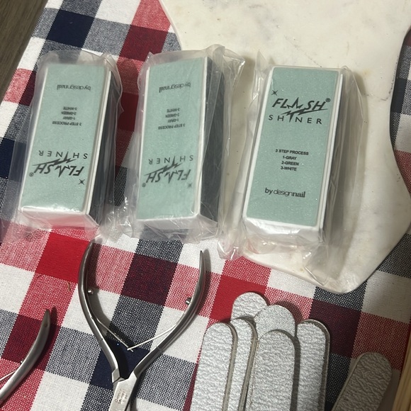 Assorted nail tools - Picture 3 of 5